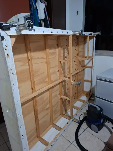 Doa-se base de cama box. Esta em boa condicao
