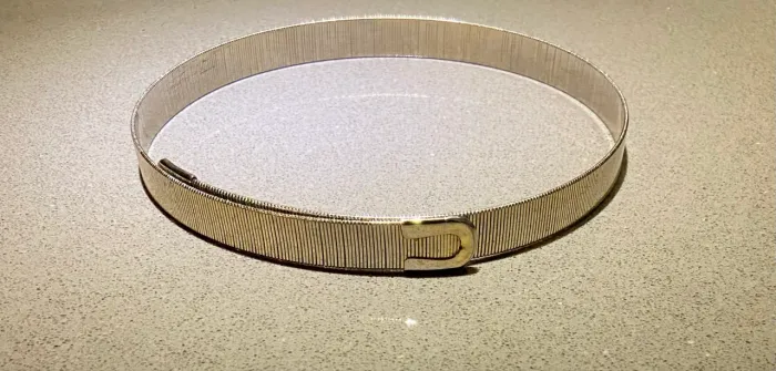 Gargantilha Dourada Vintage flexível se ajusta ao pescoço