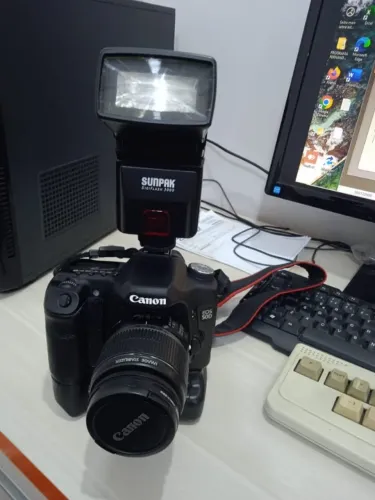 vende maquina canon 50 d com apena 19,000 clics grip 2 baterias flaz *