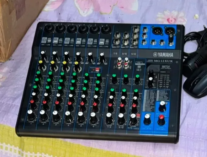 Mesa de Som Yamaha MG12XUK 12 Canais USB + Efeitos SPX - Perfeito Estado