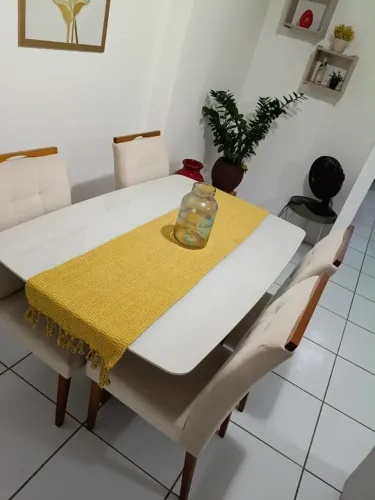 Conjunto mesa de jantar retangular com 4 cadeiras