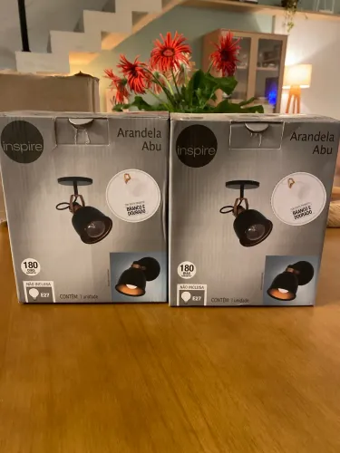 02 Arandelas Abu Inspire Branco e Dourado