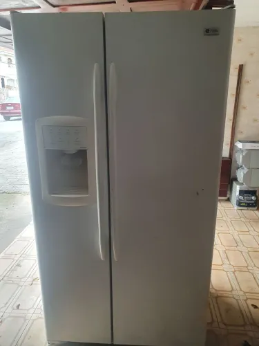 Geladeira Ge Profile Side By Side (Duas Portas Verticais) Mod: PFZ23LGXA 127V Com Defeito!