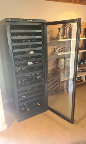 Adega AVANTGARDE 200 - Preto