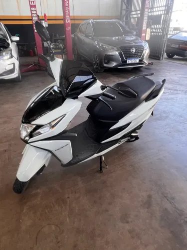 Vendo moto semi nova