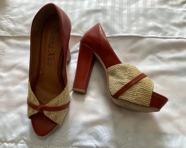 Sandália peep toe
