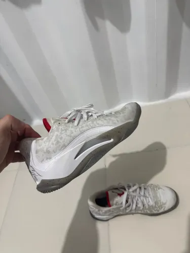 Jordan semi novo