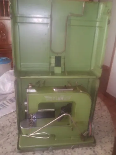 Maquina de costura reta ELNA