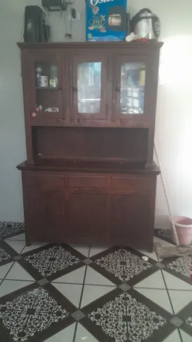 Armário de cozinha de madeira maciça, ótimo para deixar ambiente rústico