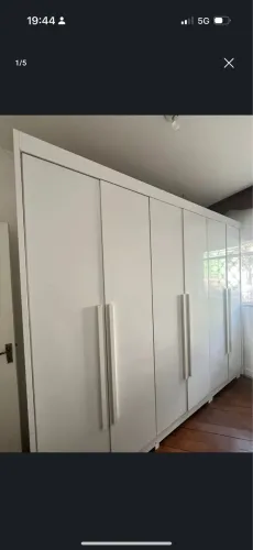 Guarda roupa semi novo 6 portas