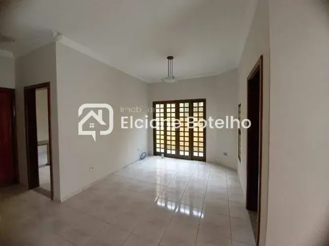Casa para aluguel, 5 quartos, 1 suíte, 2 vagas, SANTA MONICA - Uberlândia/MG