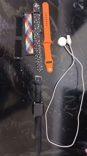 Apple Watch com necessidade, 4 pulseiras e carregador ,ta rodando liso<br>370R$