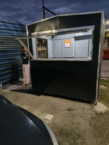 Treilher enfrente a clínica da família em marechal Hermes