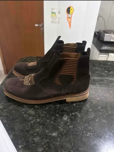 Botina Texana Country Masculina Couro Nobuck Marrom - Cano Curto