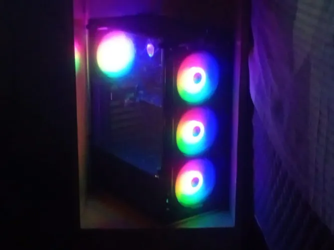 Pc i7, 16gb ram, placa de vídeo 2gb, 480gb SSD monitor 20" mouse teclado