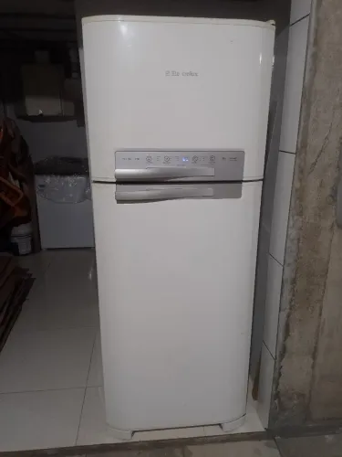 GELADEIRA ELETROLUX FROST FREE GELO SECO 500 LITROS SEMI NOVA