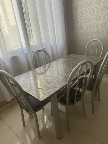 Mesa 5 cadeiras