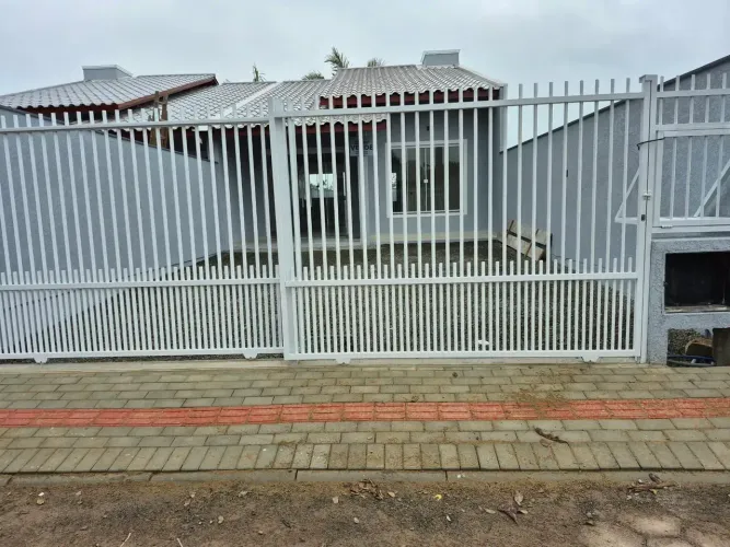 Casa com 74m² Privativos e Amplo Terreno em Barra Velha