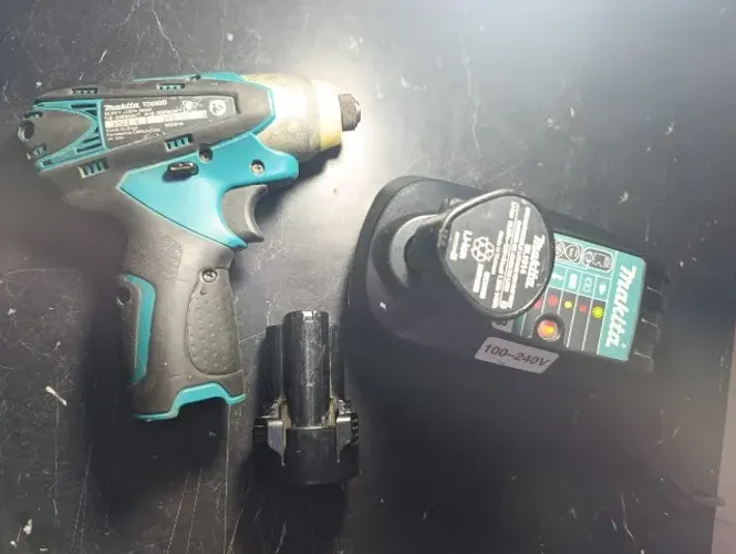 parafusadeira Makita 12V (entrega grátis)