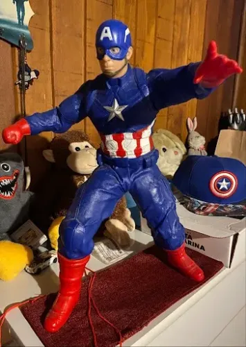 Kit Capitão América - Boneco Gigante 42cm + Boné Temático