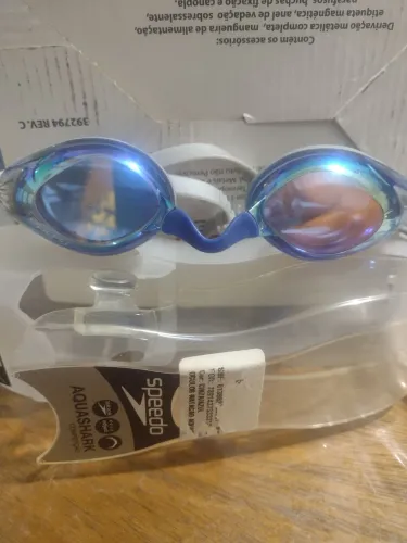 Óculos de natação da marca speedo