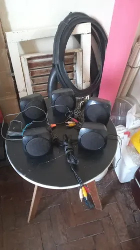 Vendo 5 caixinhas de som LG p/Home Theater e outros todas tocando bem alto!