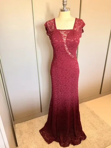 vestido de festa longo vinho rendado tamanho M - usado apenas uma vez