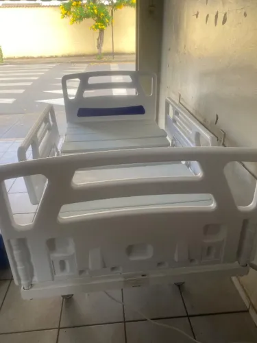 Vende-se uma Cama hospitalar automática semi nova