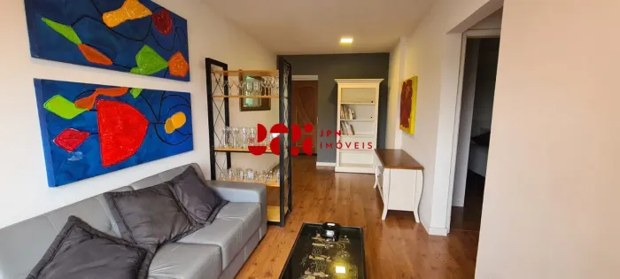 Apto mobiliado - 57m², 02 dormitórios, 01 vaga, 01 banheiro