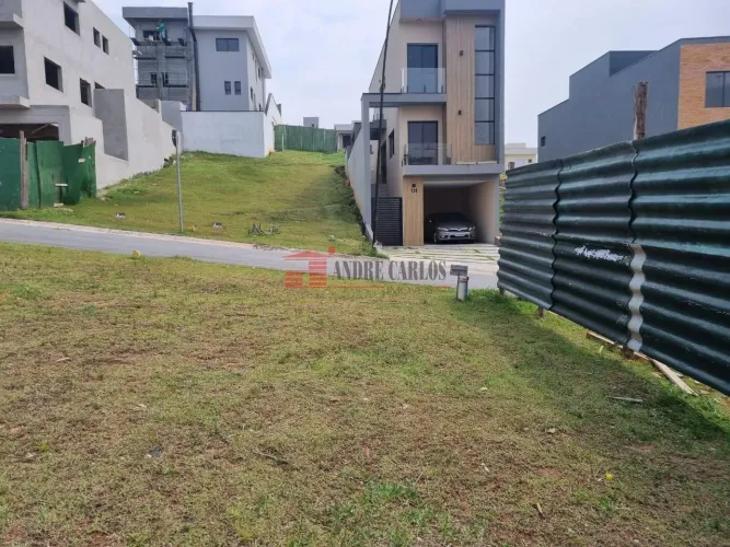 Terreno de Condomínio em Jardim Semiramis - Cotia