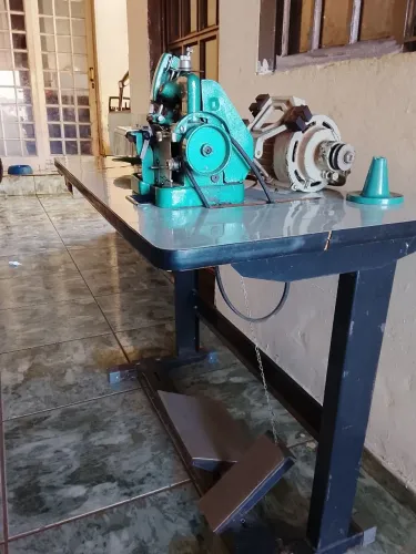 Vende-se máquina de costura