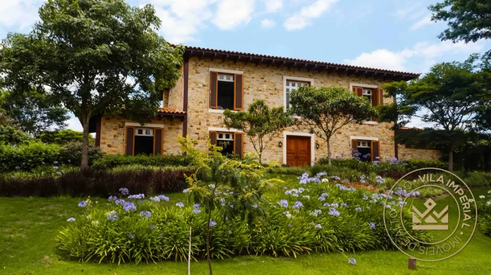 Casa com 6 quartos à venda no condomínio Haras Larissa!