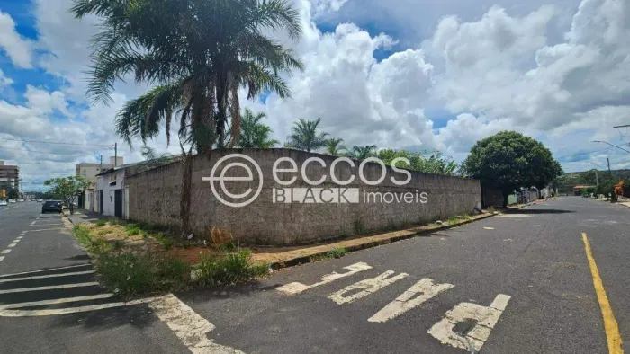 Terreno à venda, Santa Mônica - Uberlândia/MG