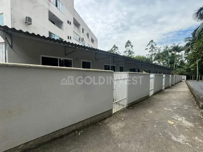 Casa com 1 quarto no Centro de Brusque!!!