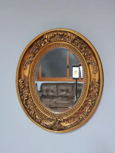 Espelho vintage! Oval 50cm/60cm com moldura clássica entalhada em dourado.