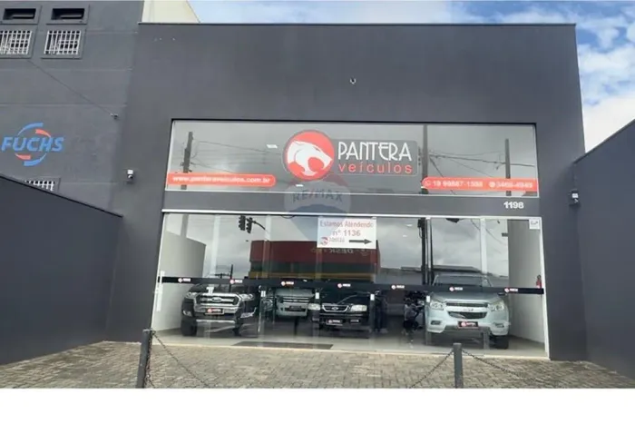 Alugue Salão Comercial na Av. Carlos Botelho!