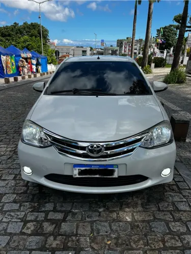 Toyota Etios Platinum 1.5 Flex 16V 5P Mec. 2015