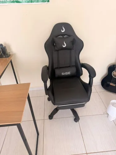 Cadeira game , 1 semana de uso, só pegar e usar 