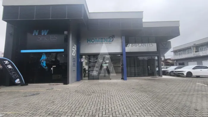 Loja com 114,45m² com móveis planejados, localizada no Anita Garibaldi