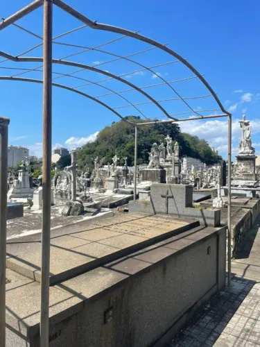 Jazigo Cemiterio São João Batista RJ com 3,38m2