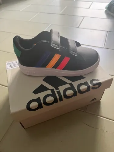 Tênis Adidas Infantil!!