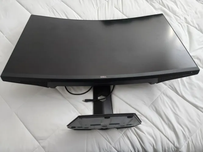 Monitor Dell S3222DGM. Tela curva QHD 31,5 pol. 127/220v. Quad HD 2560 x 1440 pix. Usado.