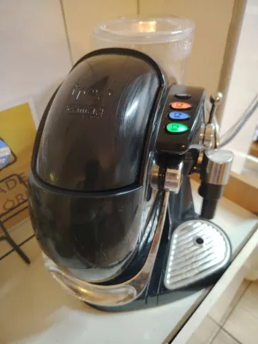 Cafeteira Três Corações semi-nova