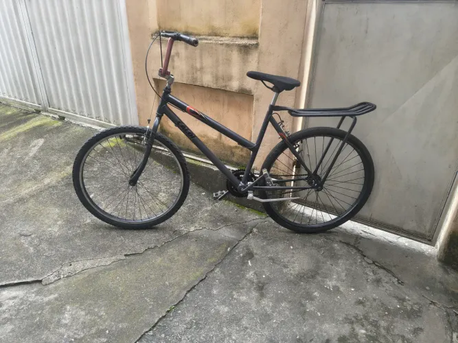 Bicicleta aro 26 com bagageiro 