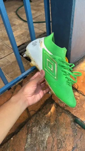 Chuteira Umbro Profissional 