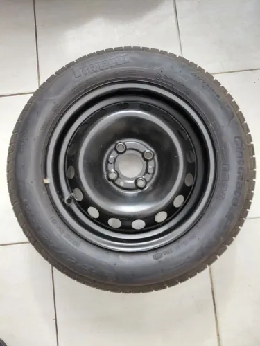 1 Roda com pneu Fiat 175/65/14 pirelli cinturato P1
