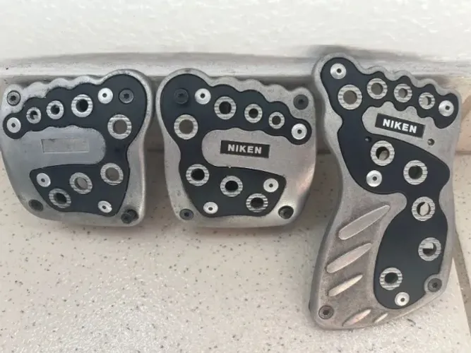 Pedaleira NIKEN - Design Exclusivo