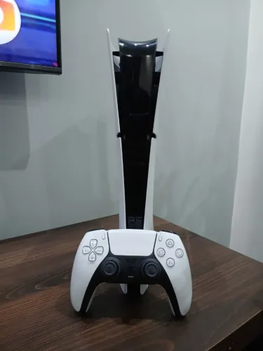 Playstation 5 slim (9 messes de uso)