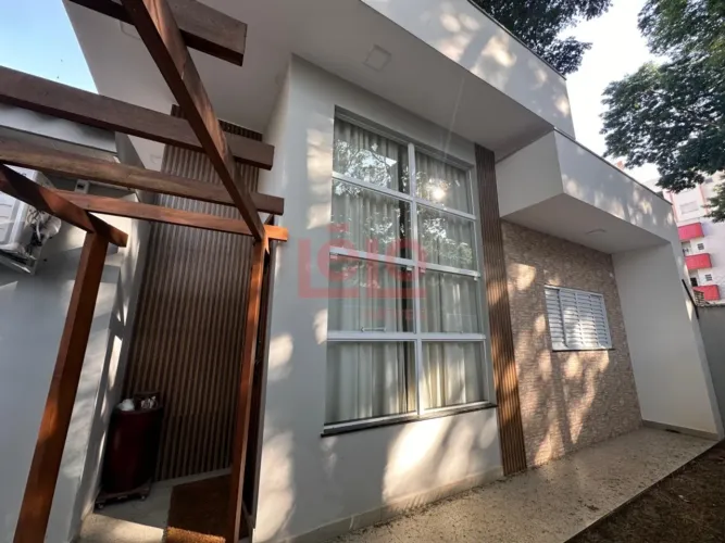 Casa moderna com 2 suítes na Zona 07: conforto, praticidade e localização privilegiada