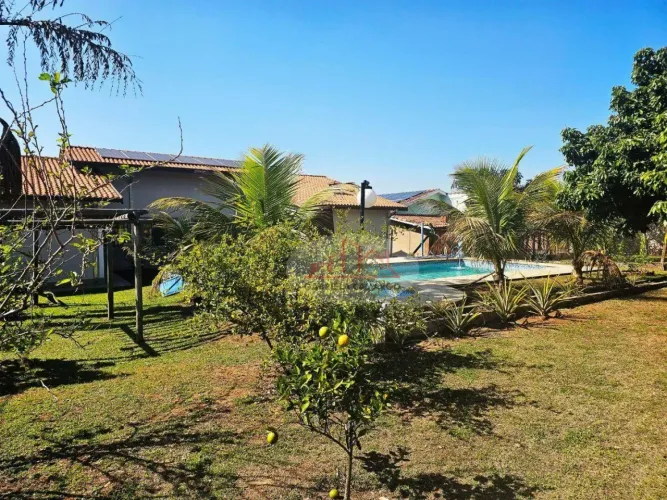 Charmosa chácara a venda - Condomínio Serra Verde - São Pedro SP.